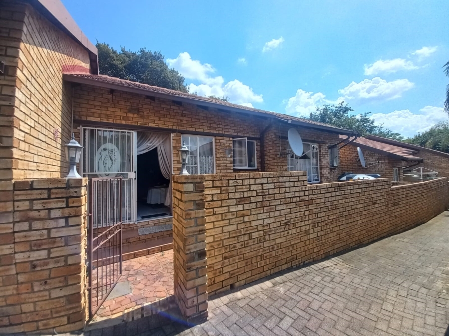 4 Bedroom Property for Sale in Safari Gardens North West